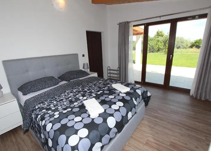 Holiday House Cuvi