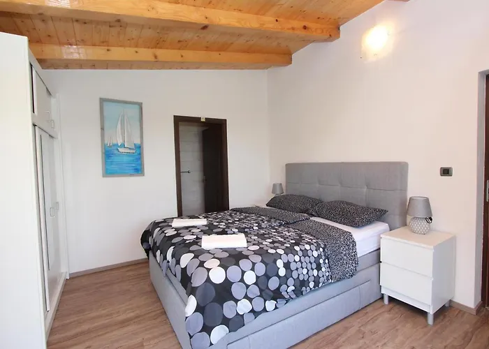 Holiday House Cuvi