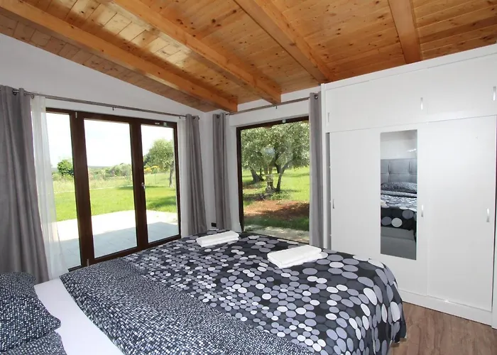 Holiday House Cuvi